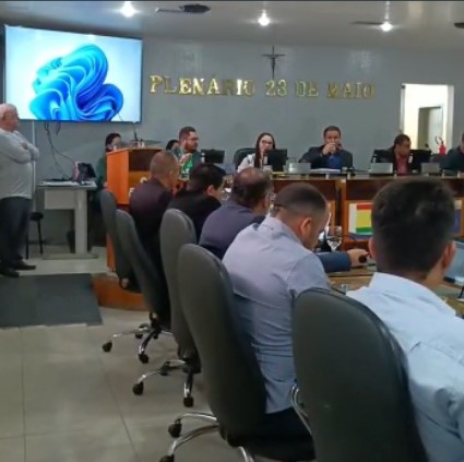Candidato à Prefeitura de Pacajus leva vereadores para praia