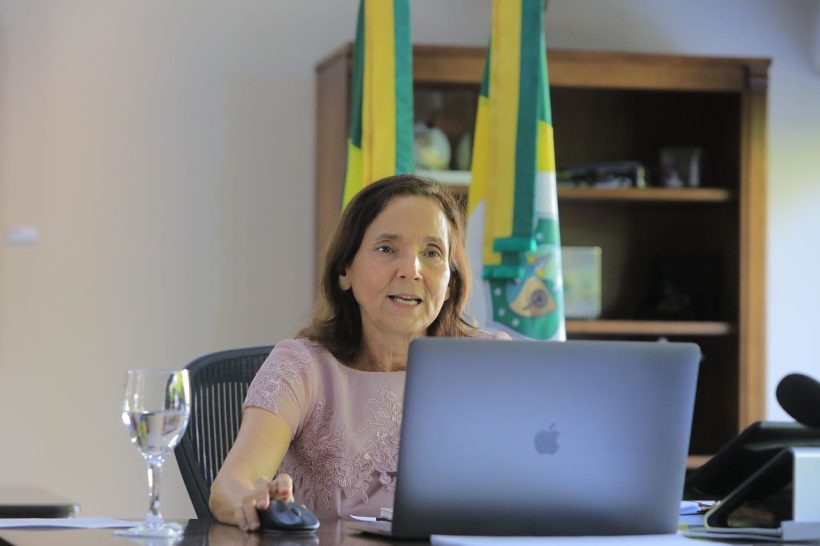 Izolda acredita em colaboração entre estados e municípios para reestruturar educação no país