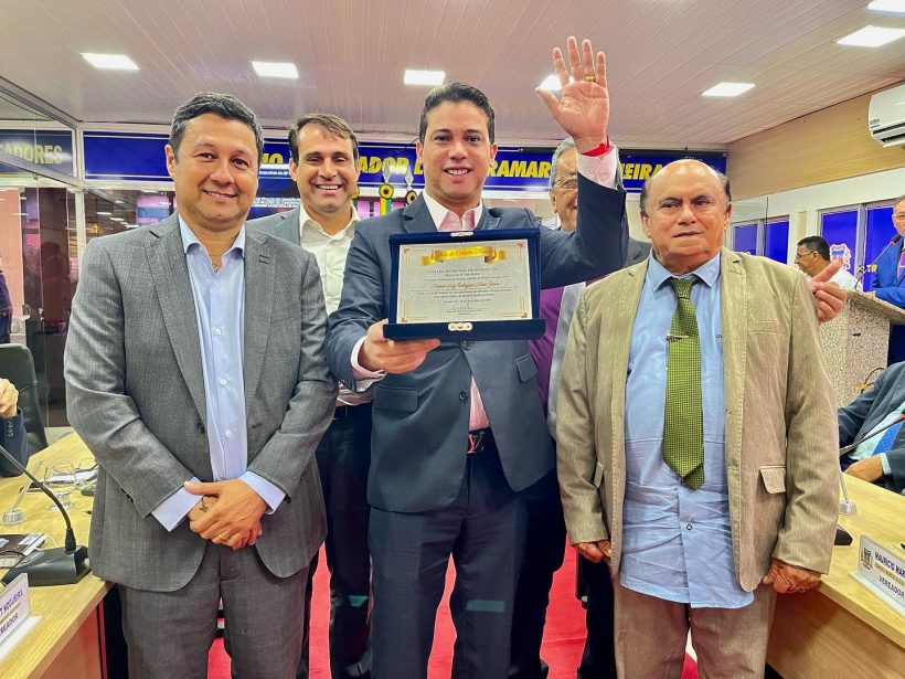 Deputado federal Júnior Mano recebe Título de Cidadão de Russas