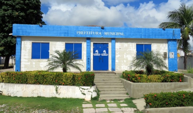TJCE afasta prefeita de Hidrolândia e secretário de Finanças do município