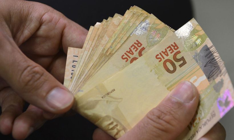 Governo propõe salário mínimo de R$ 1.389 em 2024, sem aumento real