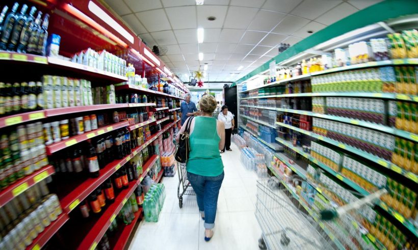 Cesta básica fica mais cara em 17 capitais brasileiras