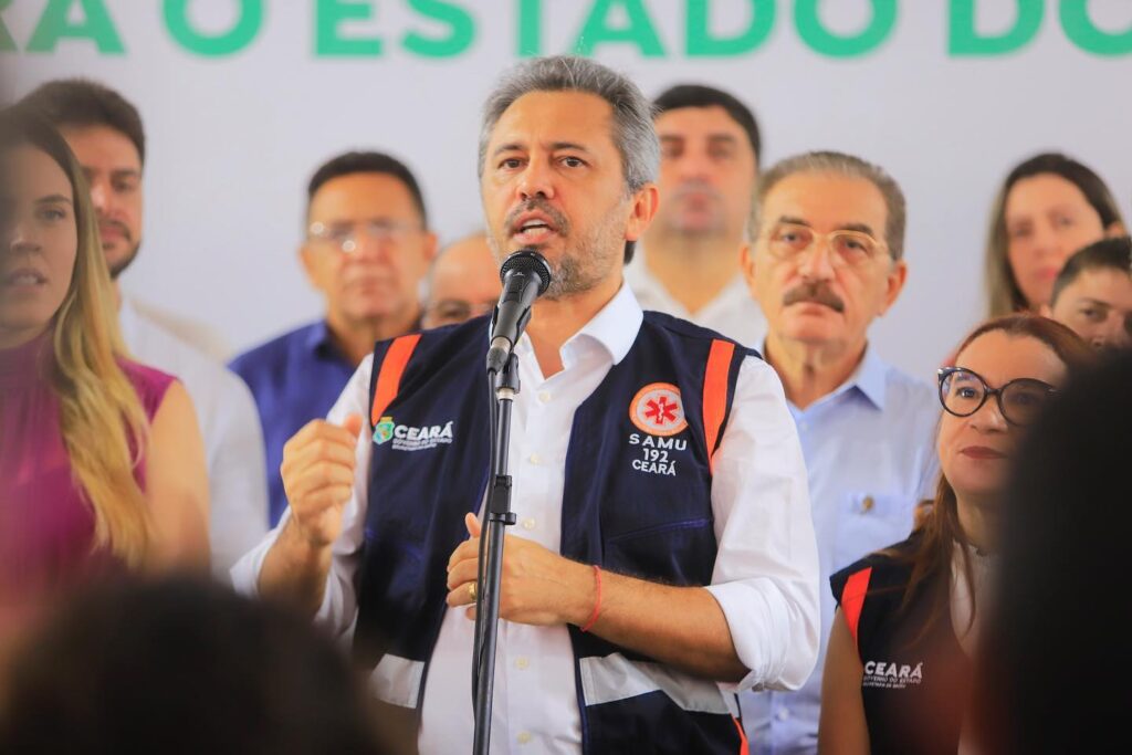 Elmano de Freitas durante o discurso na cerimônia de entrega das ambulâncias do Samu. (Foto: reprodução/Instagram)