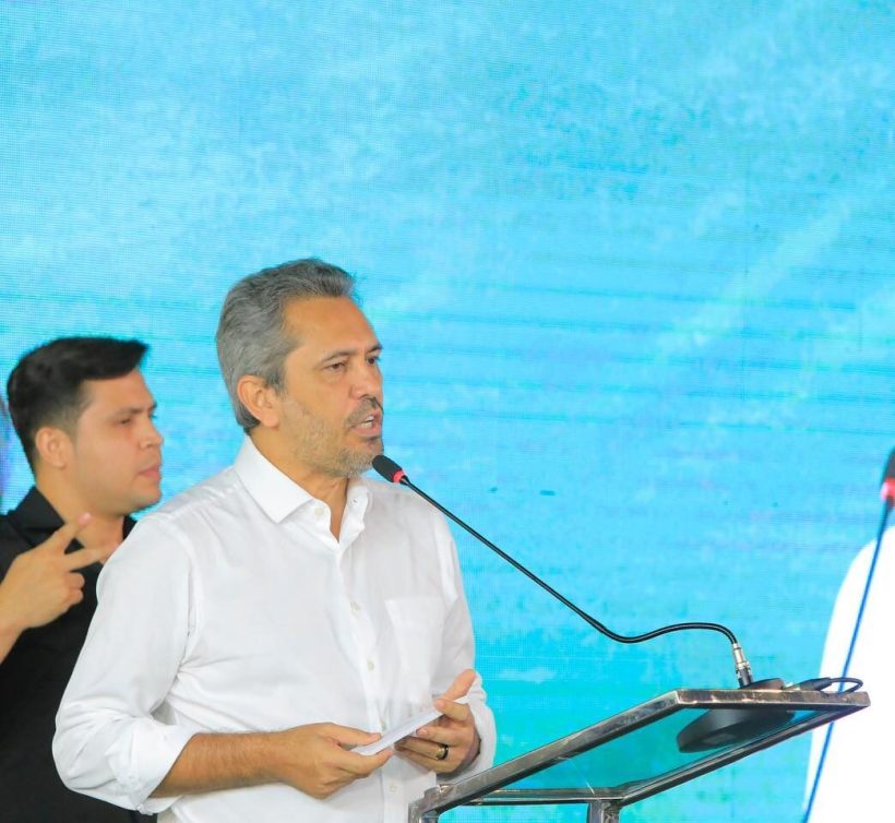 Elmano garante que Governo do Ceará vai cumprir reajuste no salário dos professores