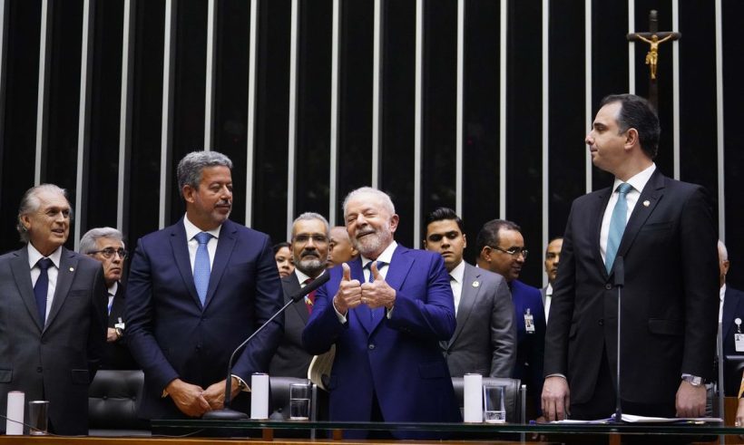 Em discurso, Lula fala em esperança e promete reconstruir o país
