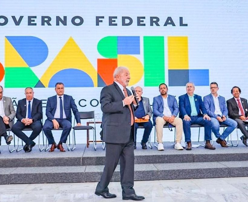Lula confirma aumento do salário mínimo e reajuste na isenção do Imposto de Renda