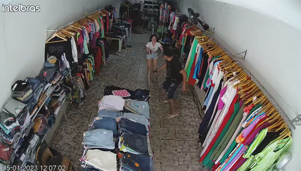 Homem invade loja armado e tenta matar ex-mulher em Novo Oriente