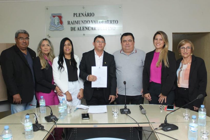 Nova mesa diretora da Câmara de Antonina do Norte toma posse