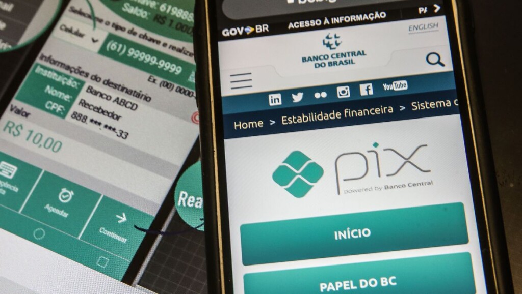 Pix é o pagamento instantâneo brasileiro. O meio de pagamento criado pelo Banco Central (BC) em que os recursos são transferidos entre contas em poucos segundos, a qualquer hora ou dia. É prático, rápido e seguro.