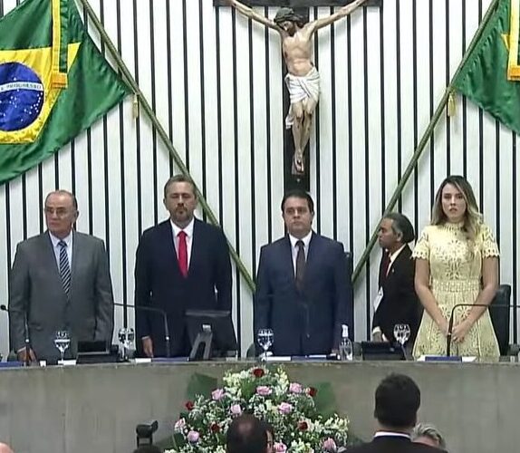 Elmano de Freitas toma posse como governador do Ceará