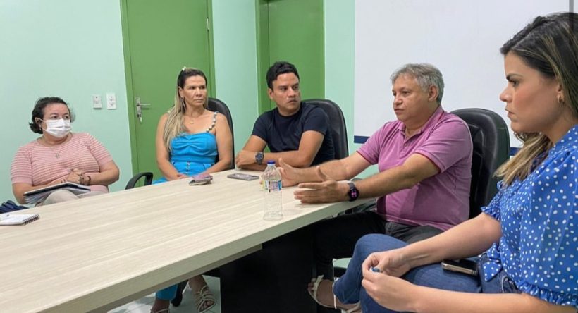Vice-prefeito de Pacatuba se reúne com profissionais da saúde para ouvir demandas da categoria