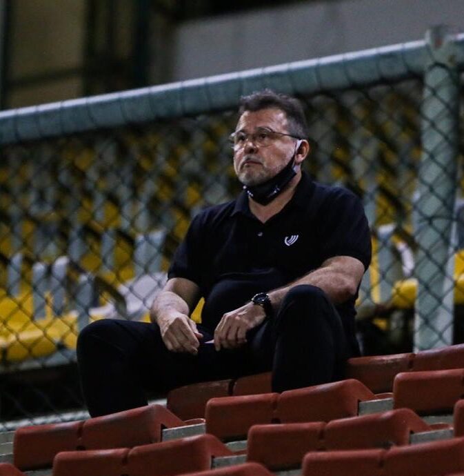 Robinson de Castro avisa a aliados que vai renunciar ao cargo de presidente do Ceará