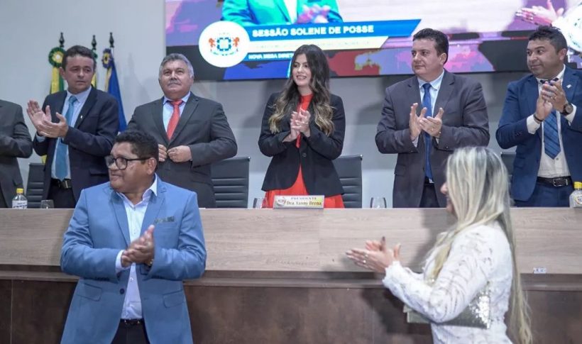Yanny Brena toma posse como presidente da Câmara de Juazeiro do Norte