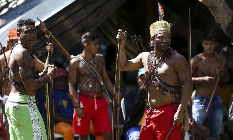 Brasília - Indígenas de todo o Brasil chegam à Brasília para o Acampamento Terra Livre. (Foto: Marcelo Camargo/Agência Brasil)