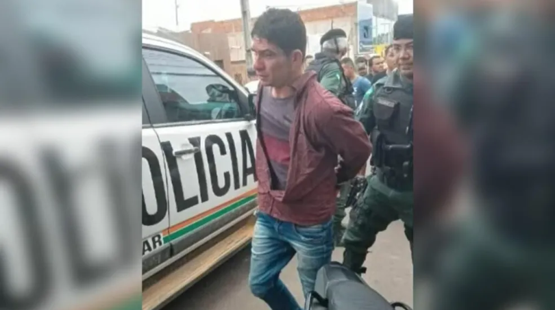 Homem é espancado e preso após roubar idosa com martelo que simulava arma de fogo