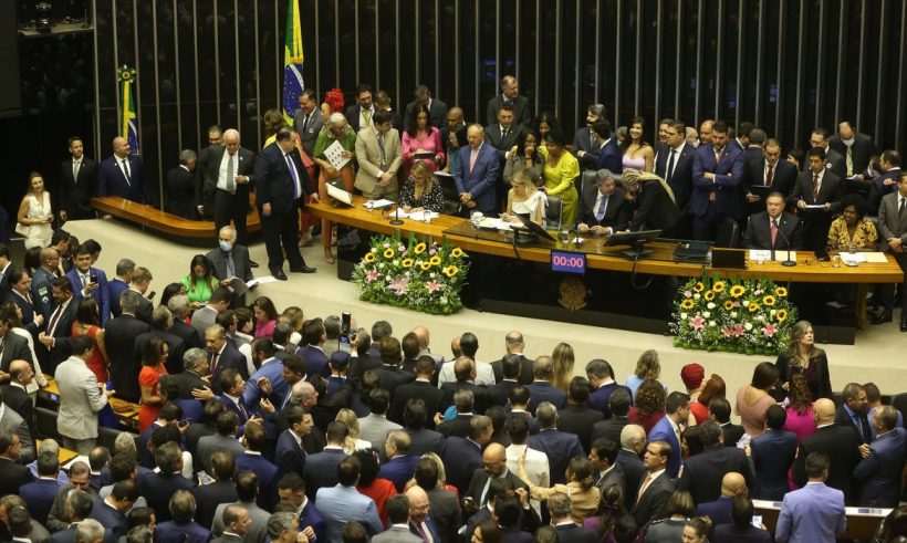 Deputados federais são empossados na Câmara