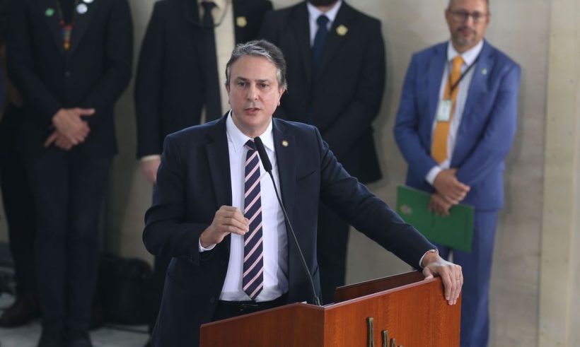 Camilo Santana anuncia retomada de 4 mil obras em universidades e institutos federais