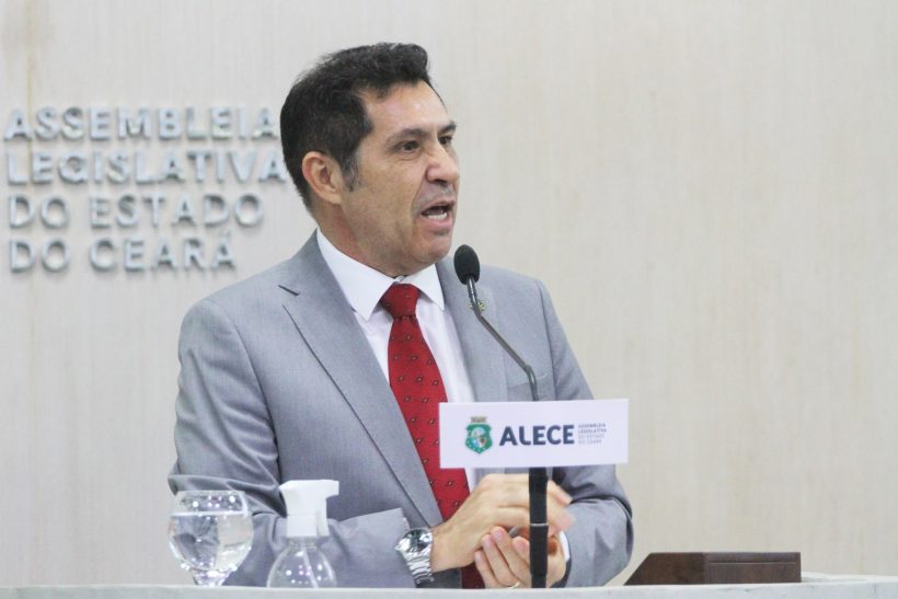 Líder do PT na Assembleia defende nome de Evandro Leitão para Prefeitura de Fortaleza