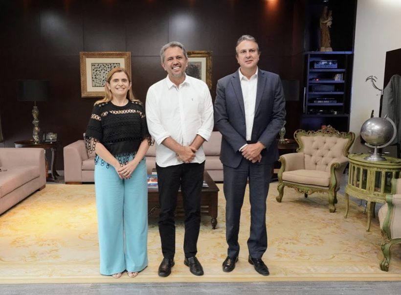 Elmano e Camilo conversam sobre parcerias entre Governo e MEC durante reunião no Abolição