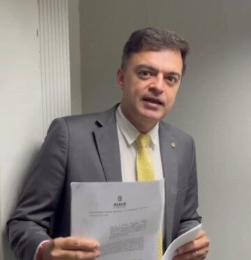 Deputado Fernando Santana protocola pedido de CPI para investigar a Enel Ceará