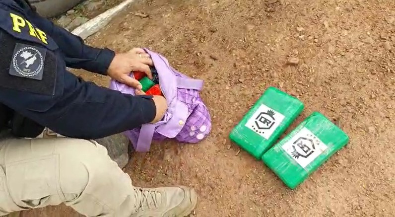 PRF apreende droga avaliada em quase R$ 1 milhão escondida em ônibus interestadual