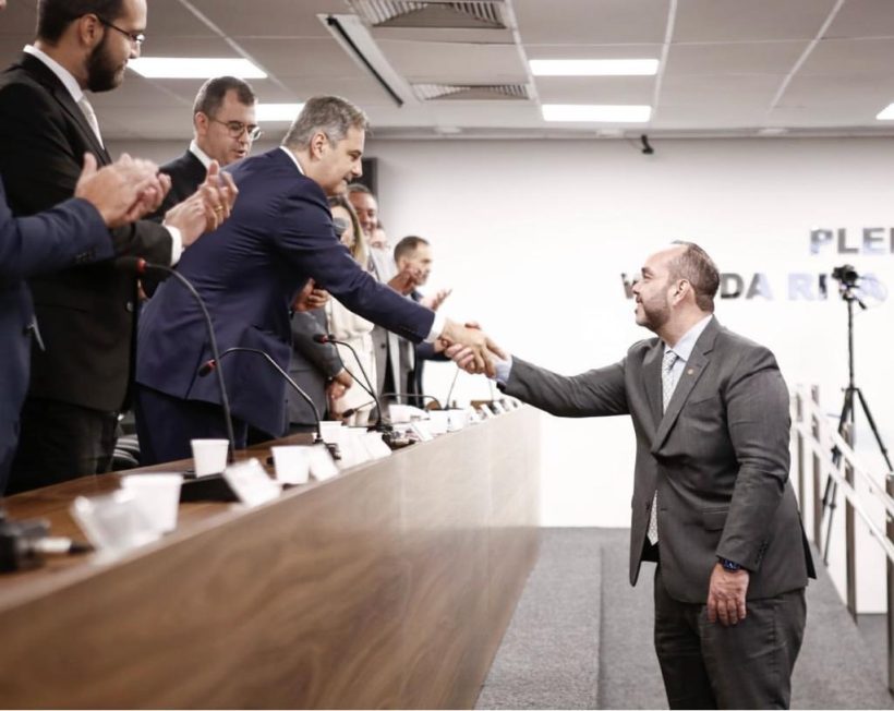 Advogado Waldir Xavier é empossado como presidente da CAACE
