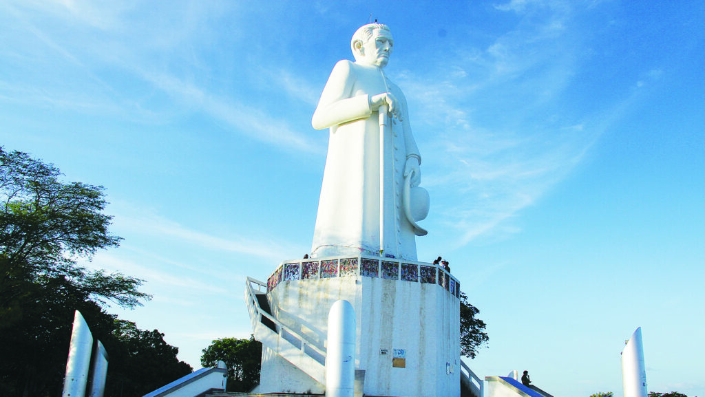 Foto: Estátua de Padre Cícero, localizada em Juazeiro do Norte. Foto: Arquivo / Jornal do Cariri