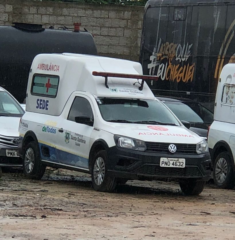 PRF apreende ambulância da Prefeitura de Santa Quitéria por atraso no licenciamento