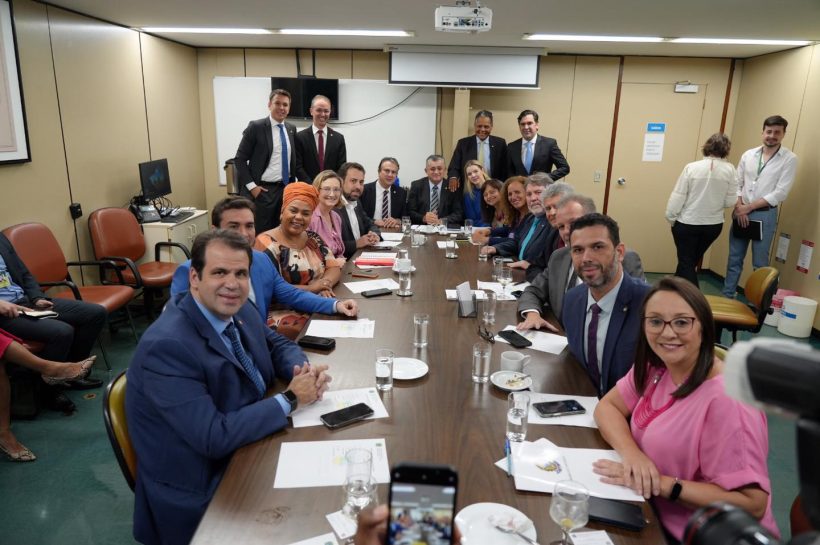 Camilo debate sobre prioridades para a Educação em reunião com líderes partidários da Câmara