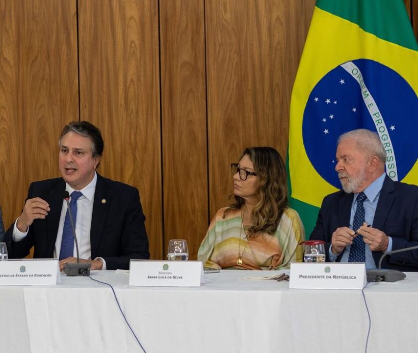 Camilo anuncia repasse de mais R$ 350 mi para retomada de obras escolares