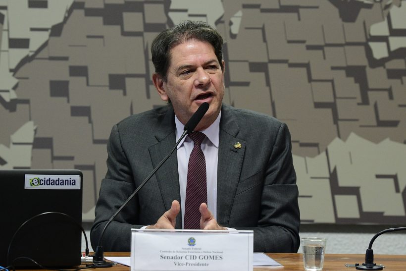 Ministro Alexandre Padilha ironiza ataques de Cid Gomes a Lula