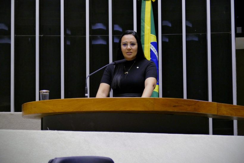 Dayany propõe PL que assegura BPC mesmo que beneficiário trabalhe com carteira assinada