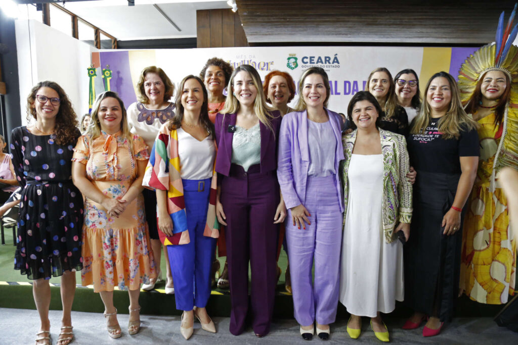 ENCONTRO DIA INTERNACIONAL DA MULHER NO PALACIO DA ABOLICAO COM A PRESENCA DA VICE-GOVERNADORA DO ESTADO JADE ROMERO E DA PRIMEIRA DAMA LIA DE FREITAS
FOTOS: TATIANA FORTES/ GOV. DO CEARA
TAGS:  DIA INTERNACIONAL DA MULHER, 8M, JADE ROMERO, LIA DE FREITAS. (Foto: Tatiana Fortes/Governo do Ceará)