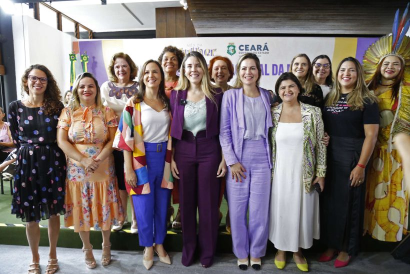 ENCONTRO DIA INTERNACIONAL DA MULHER NO PALACIO DA ABOLICAO COM A PRESENCA DA VICE-GOVERNADORA DO ESTADO JADE ROMERO E DA PRIMEIRA DAMA LIA DE FREITAS
FOTOS: TATIANA FORTES/ GOV. DO CEARA
TAGS: DIA INTERNACIONAL DA MULHER, 8M, JADE ROMERO, LIA DE FREITAS. (Foto: Tatiana Fortes/Governo do Ceará)