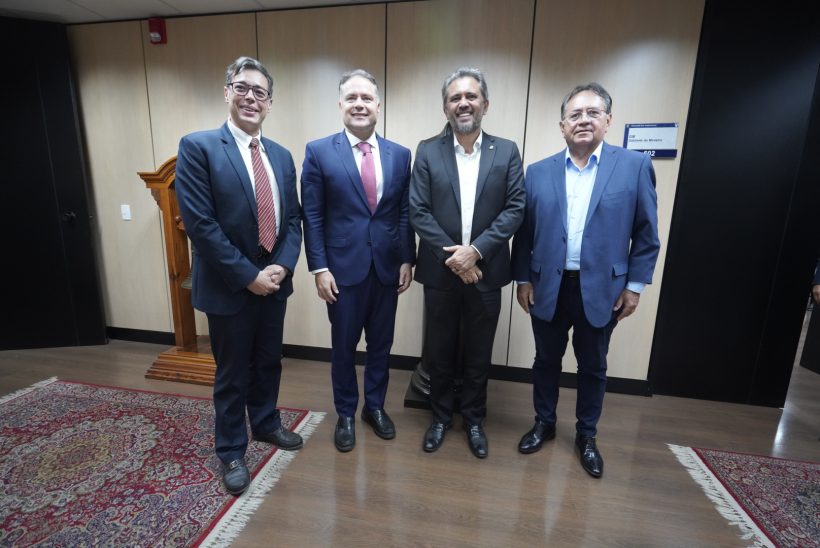 Ministro dos Transportes atende solicitações do governador Elmano e garante recursos para obras no Ceará