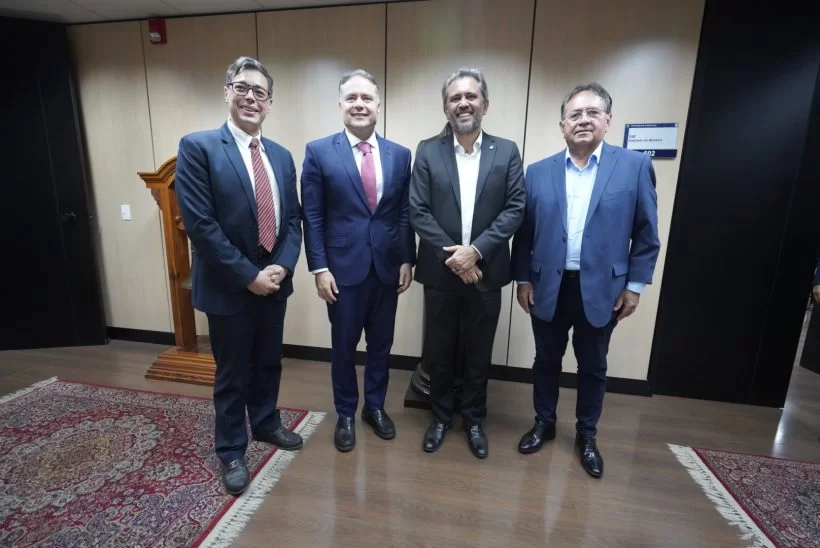 Ministro dos Transportes atende solicitações do governador Elmano e garante recursos para obras no Ceará