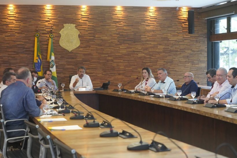 Elmano faz balanço dos seis primeiros meses de gestão em reunião com secretariado