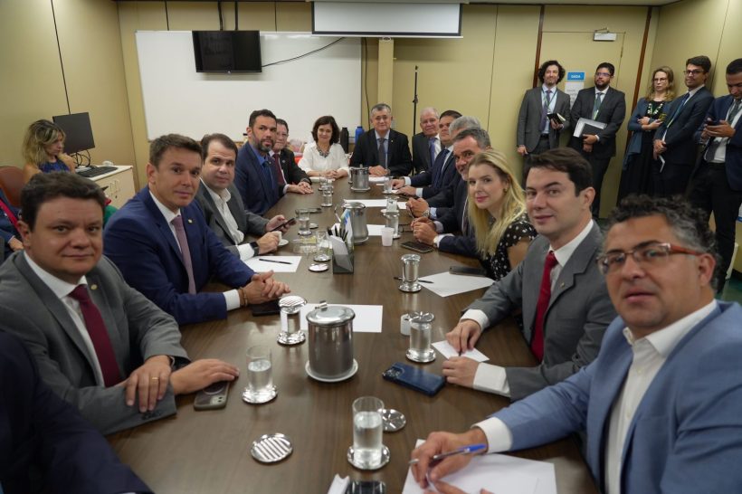 José Guimarães promove reunião dos líderes da base com a ministra da Saúde, Nísia Trindade