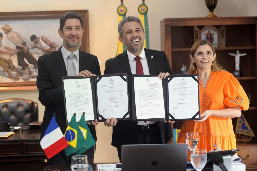 Elmano firma parceria para aprimorar ensino da língua francesa nas escolas cearenses