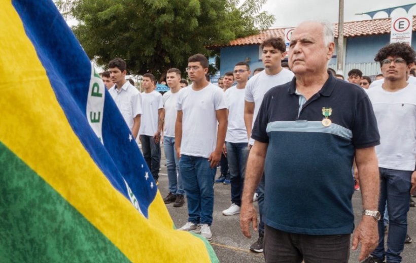 Roberto Pessoa recebe Medalha do Exército Brasileiro