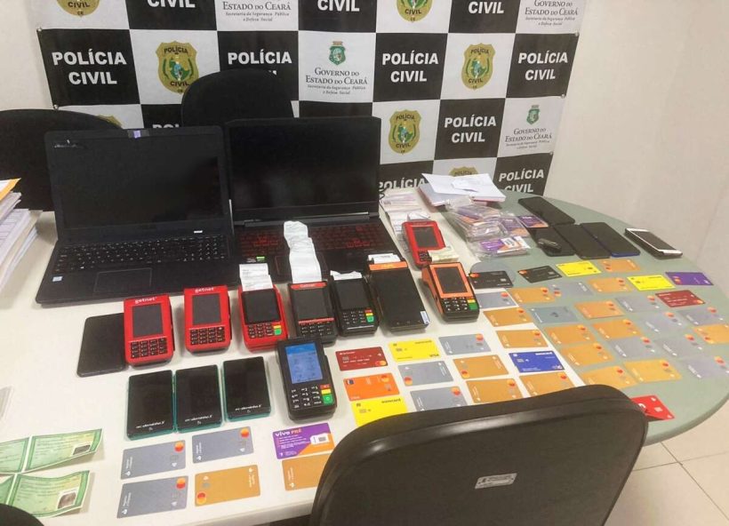Homem suspeito de estelionato é preso com diversos cartões e maquinetas