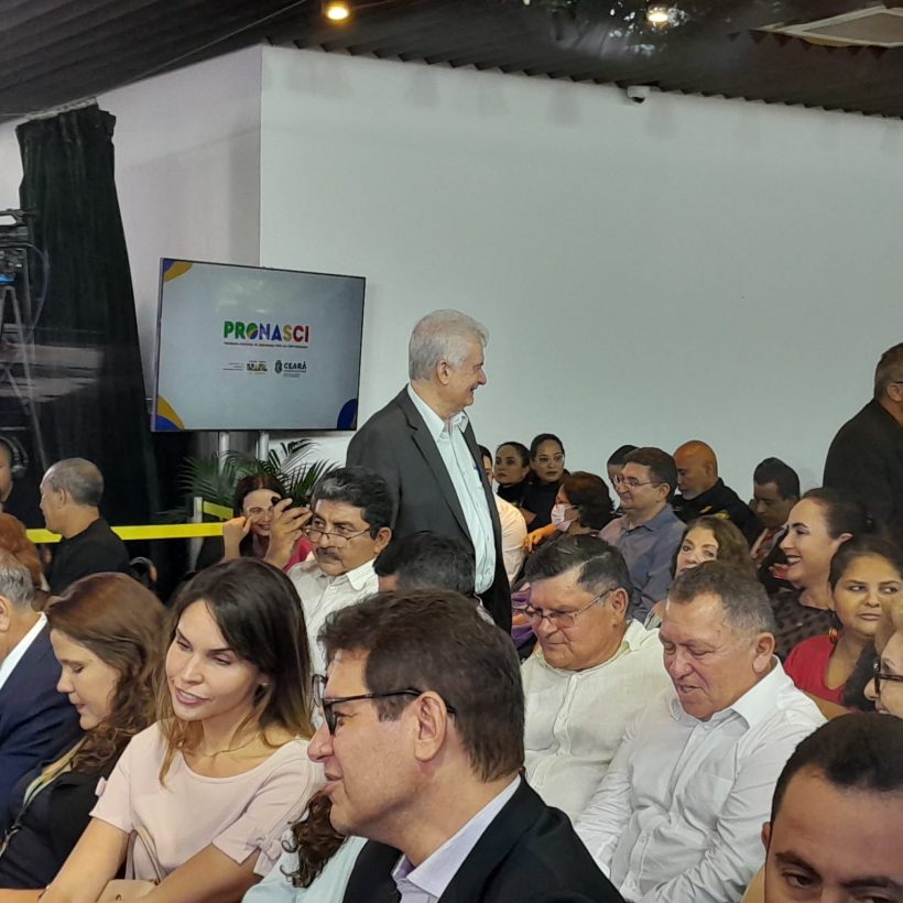 Afastado por corrupção, Braguinha vai ao Abolição disfarçado de prefeito