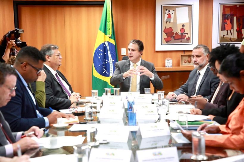 Camilo Santana define políticas de prevenção à violência nas escolas