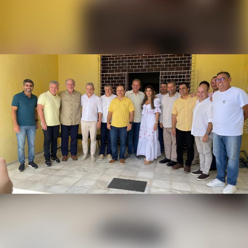 Ciro retorna dos EUA e participa de convenção do PDT em Fortaleza ao lado do prefeito Sarto