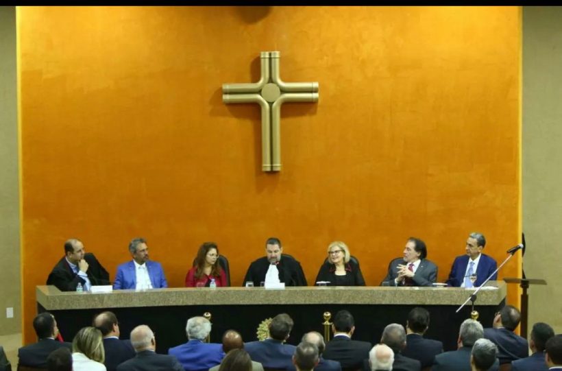Governador Elmano de Freitas prestigia posse de Fernando Braga na presidência do TRF-5