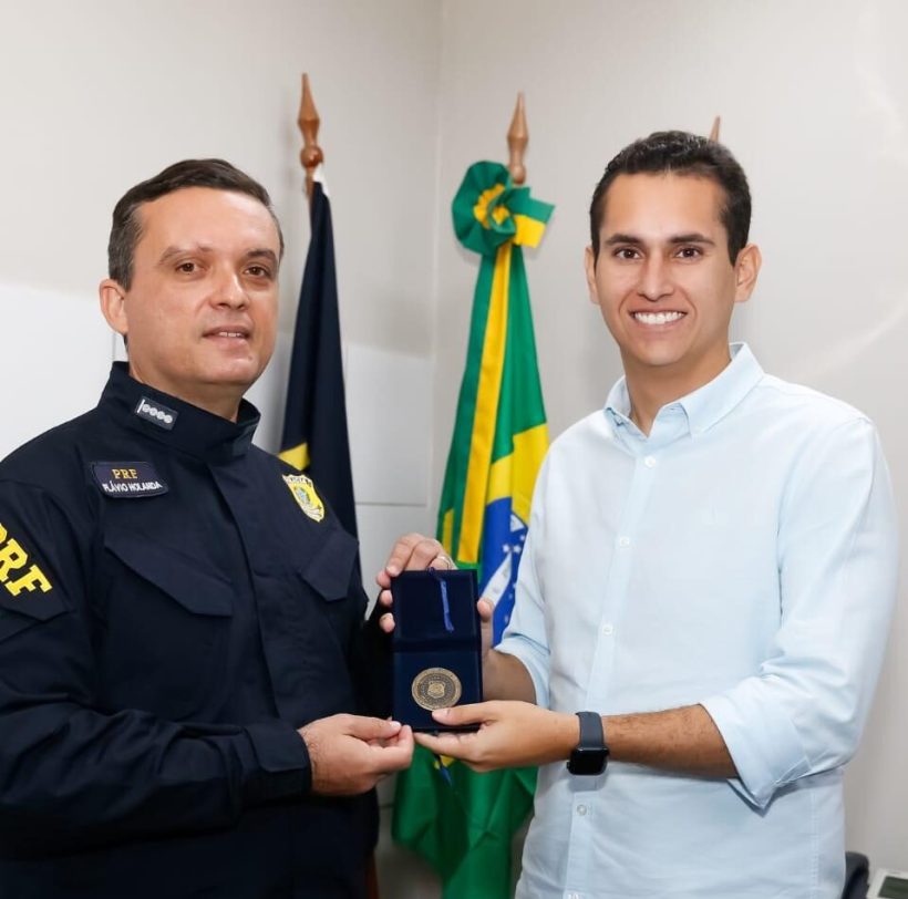 Deputado Domingos Neto recebe homenagem da PRF
