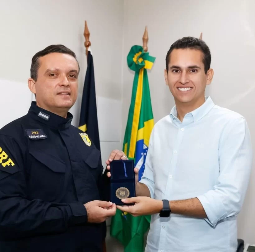 Deputado Domingos Neto recebe homenagem da PRF