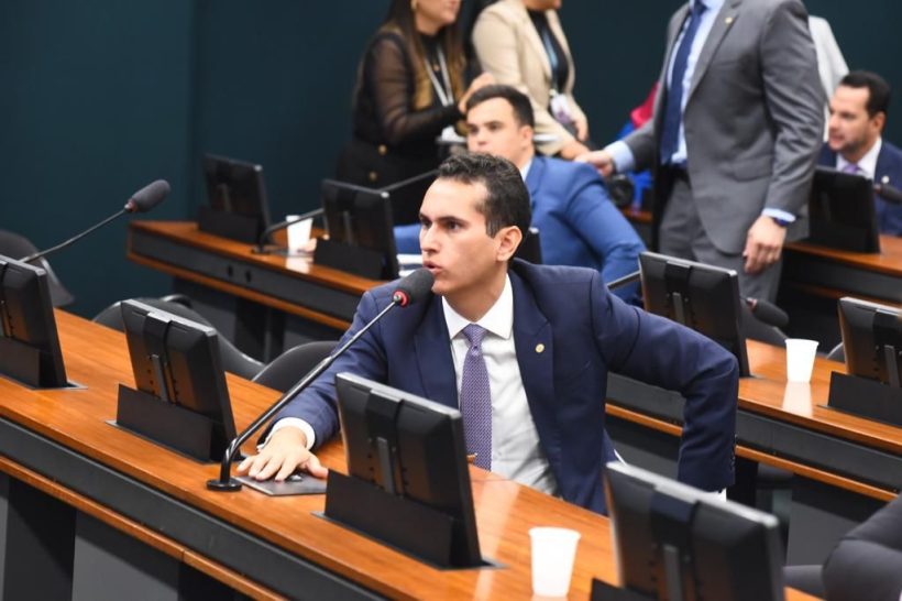 Domingos Neto cobra autonomia do PSD no Governo e presença de Lula nas articulações