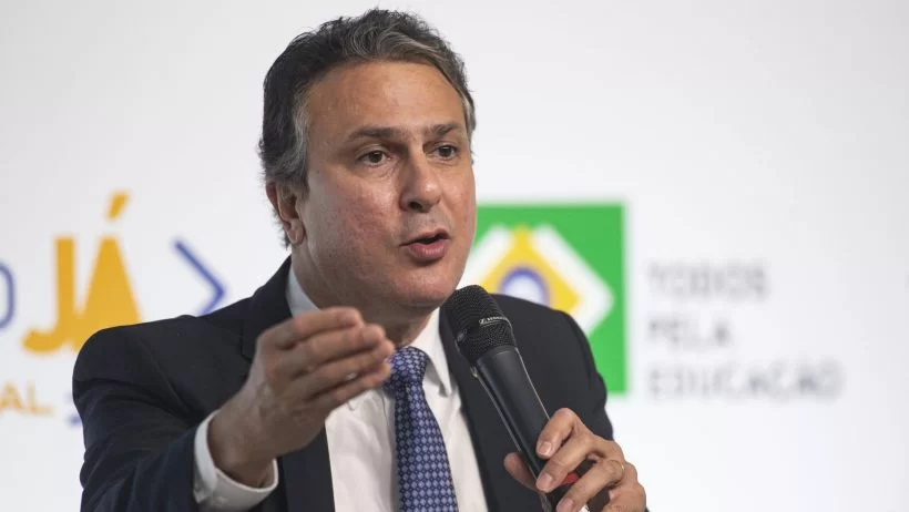 Camilo Santana anuncia acordo com Portugal para facilitar reconhecimento de diplomas