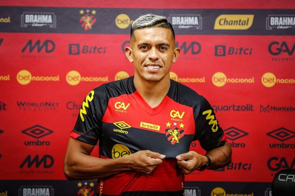 O lateral Igor Cariús atualmente defende o Sport. (Foto: Rafael Bandeira/Sport Club do Recife)